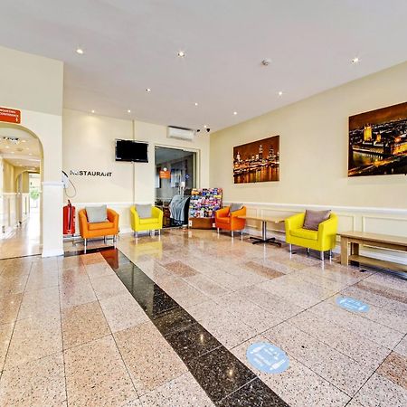 Oyo Bostons Manor Hotel, Hanwell London Greenford  Εξωτερικό φωτογραφία