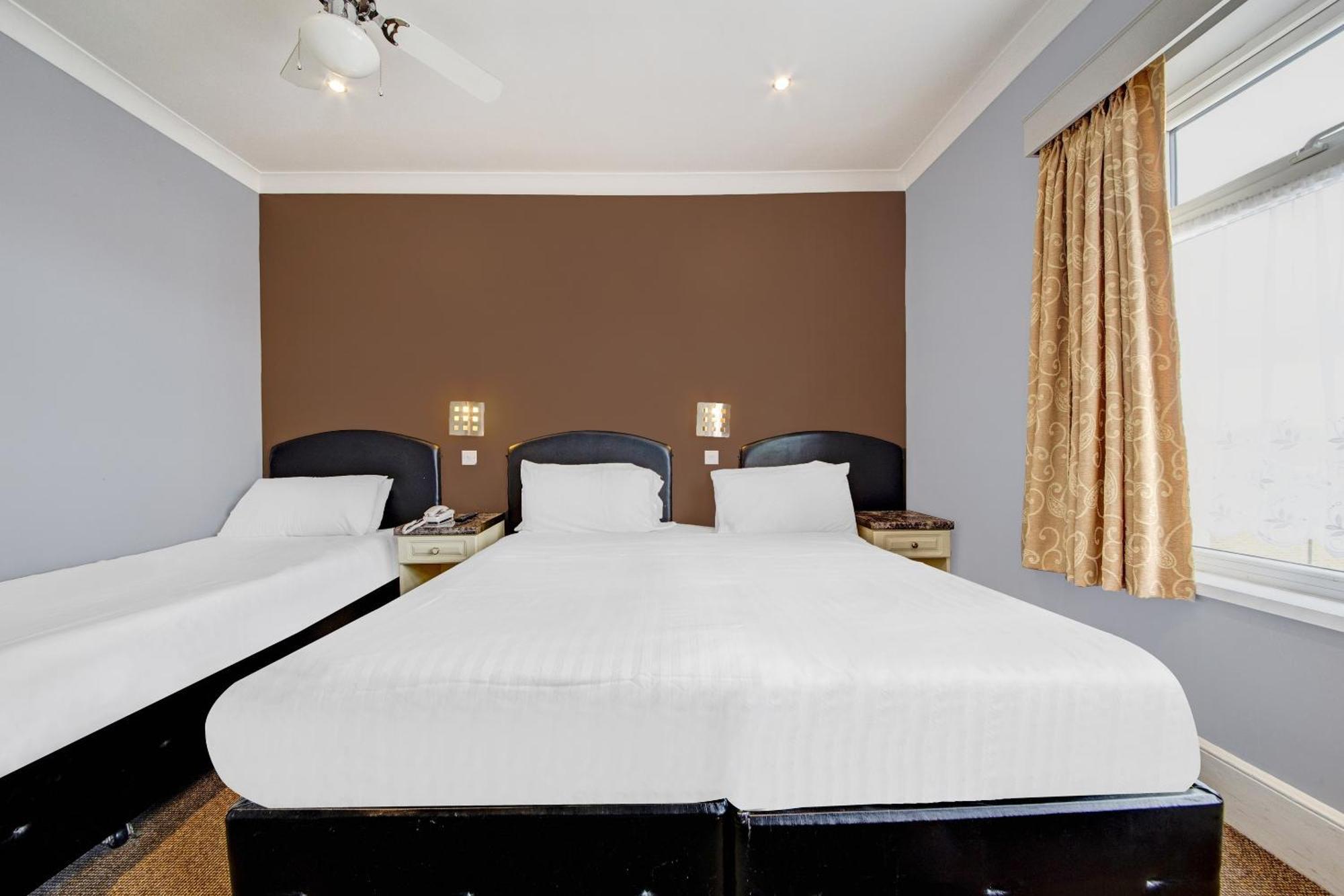 Oyo Bostons Manor Hotel, Hanwell London Greenford  Εξωτερικό φωτογραφία