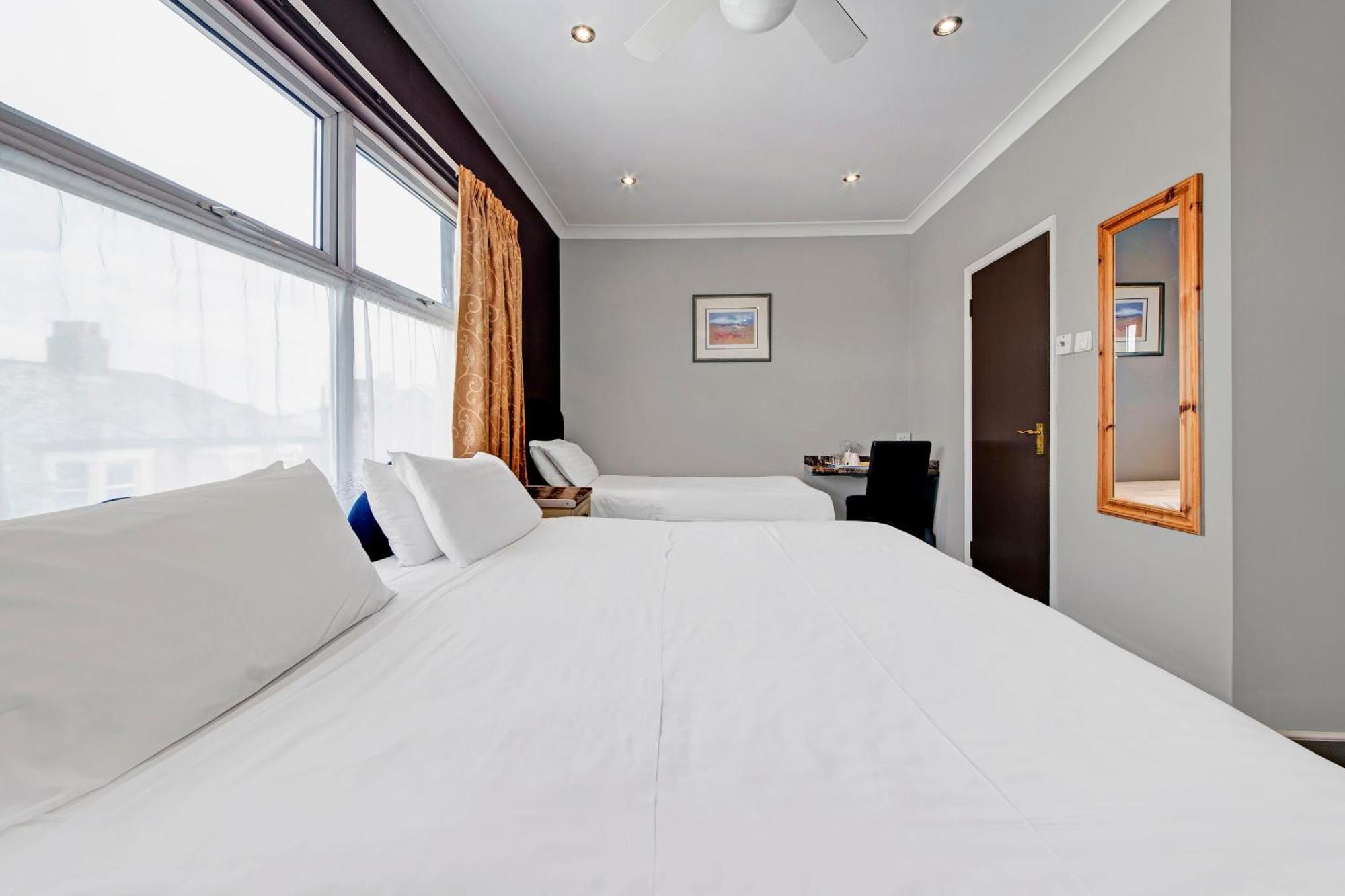 Oyo Bostons Manor Hotel, Hanwell London Greenford  Εξωτερικό φωτογραφία