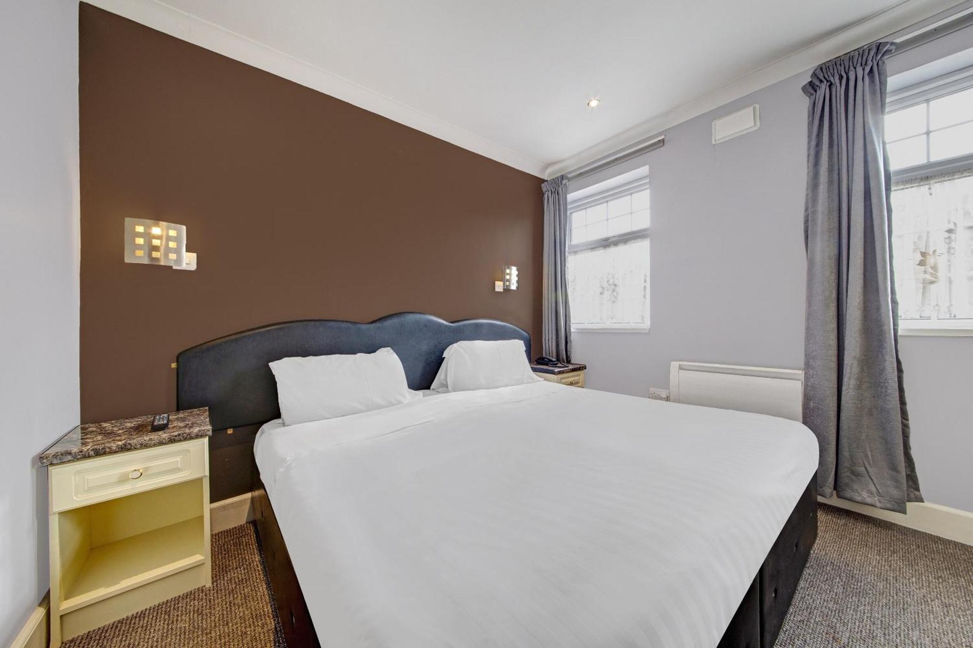 Oyo Bostons Manor Hotel, Hanwell London Greenford  Εξωτερικό φωτογραφία