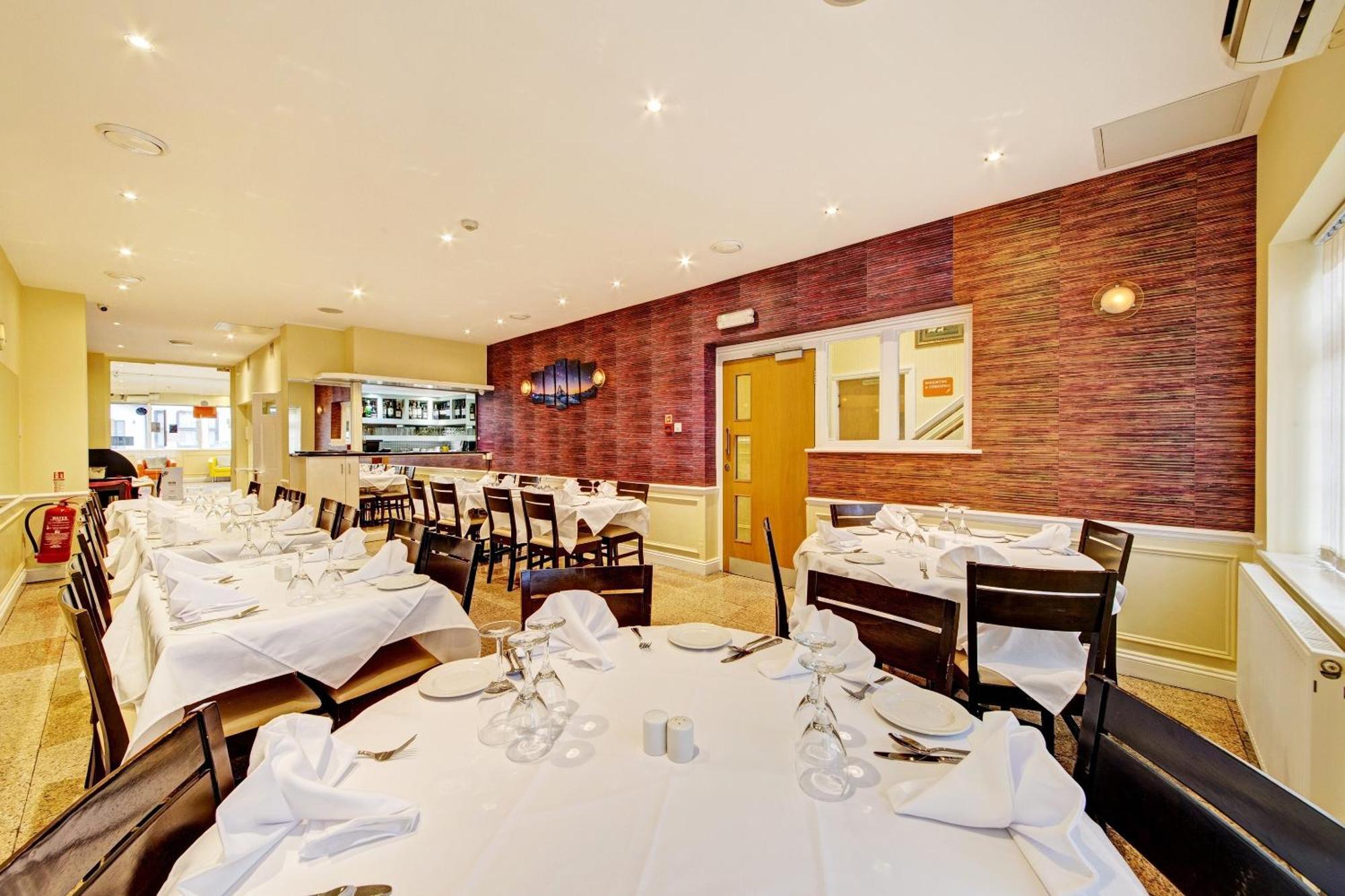 Oyo Bostons Manor Hotel, Hanwell London Greenford  Εξωτερικό φωτογραφία
