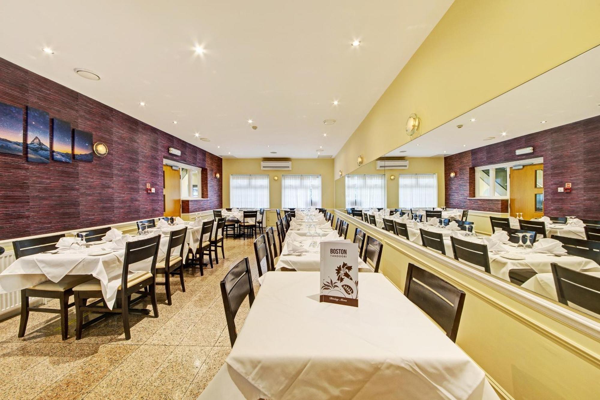 Oyo Bostons Manor Hotel, Hanwell London Greenford  Εξωτερικό φωτογραφία