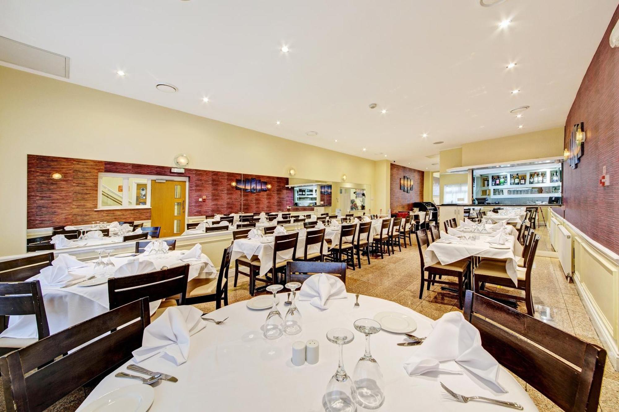Oyo Bostons Manor Hotel, Hanwell London Greenford  Εξωτερικό φωτογραφία