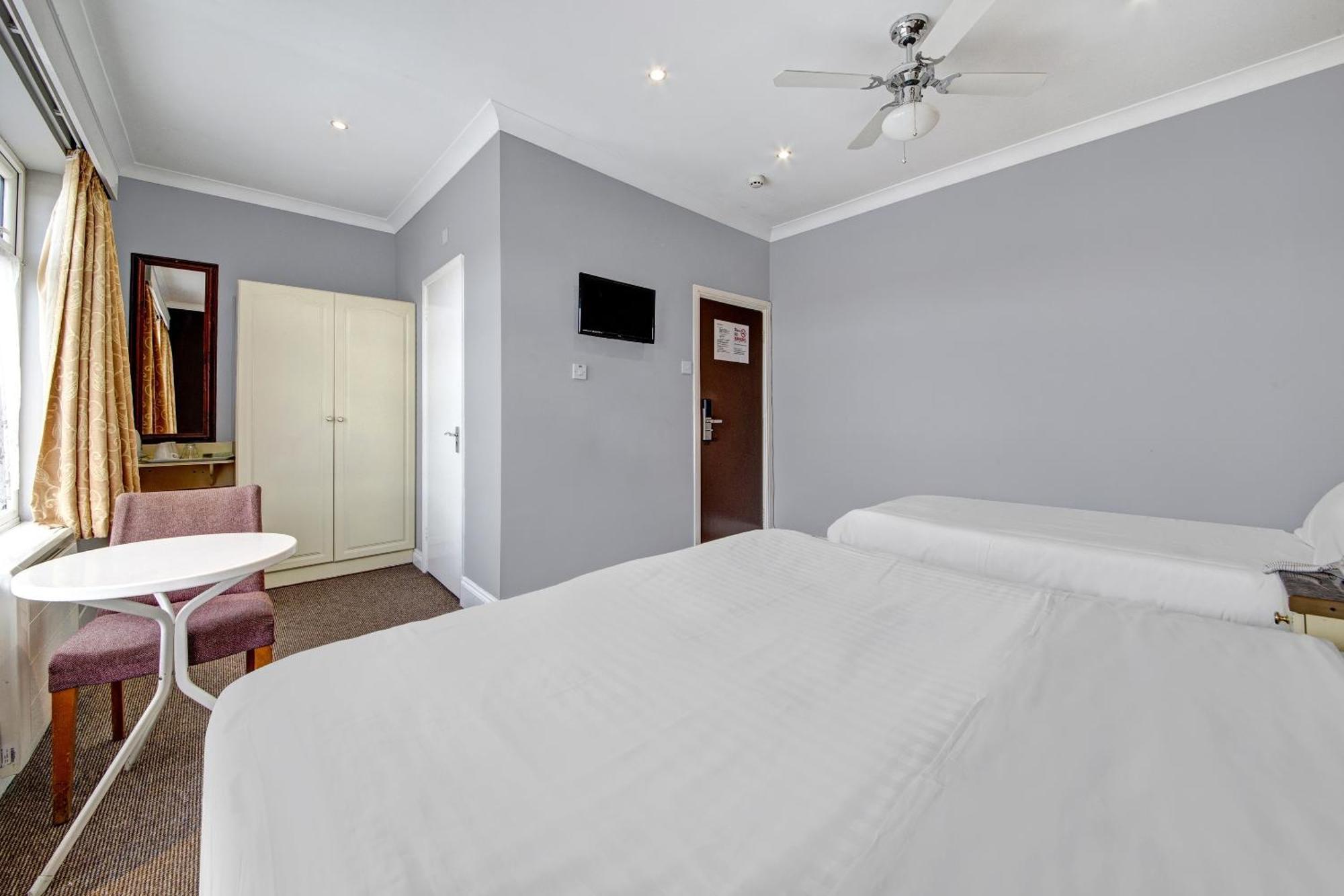 Oyo Bostons Manor Hotel, Hanwell London Greenford  Εξωτερικό φωτογραφία
