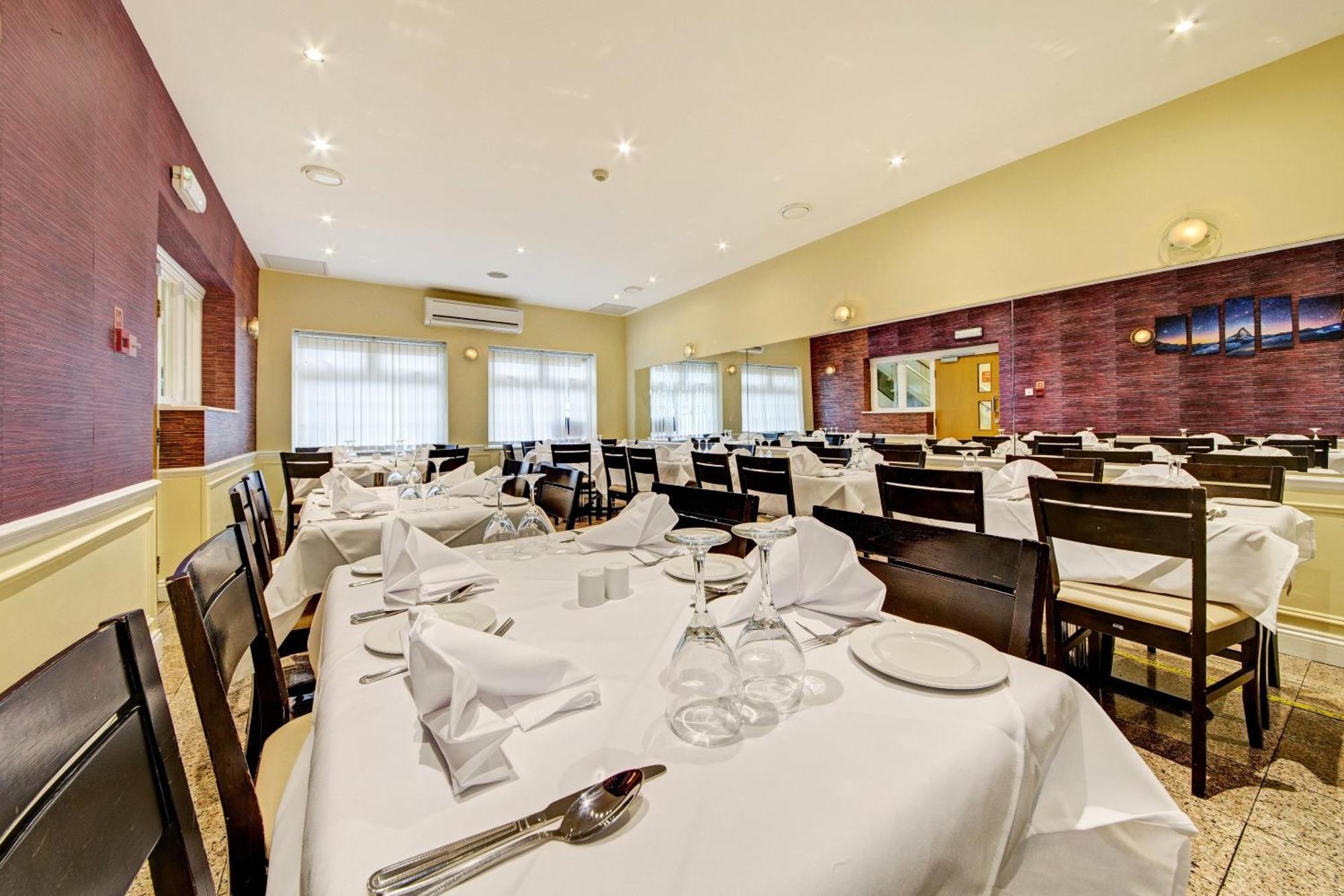 Oyo Bostons Manor Hotel, Hanwell London Greenford  Εξωτερικό φωτογραφία