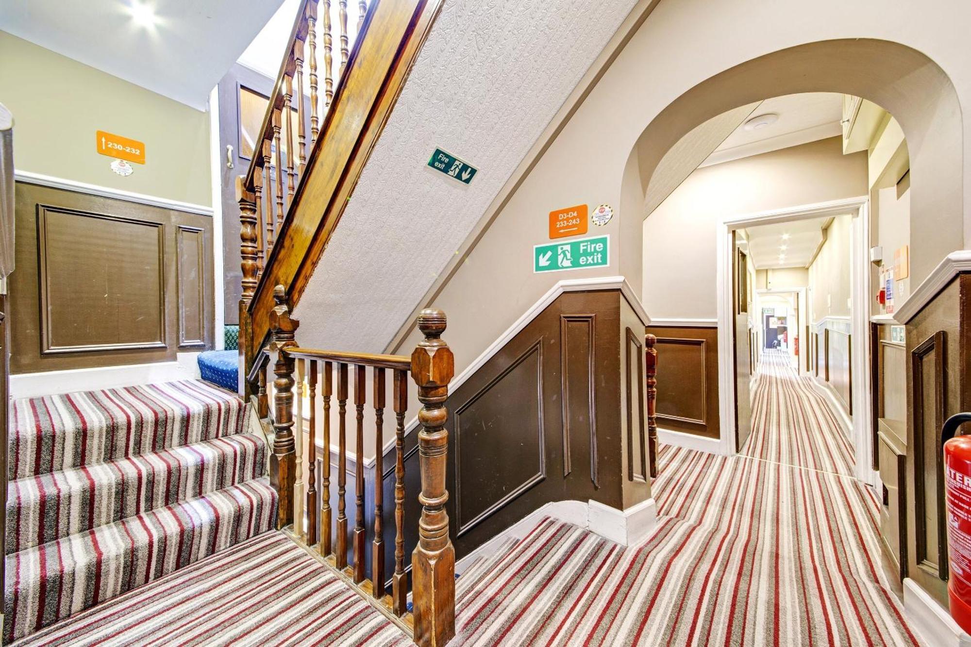 Oyo Bostons Manor Hotel, Hanwell London Greenford  Εξωτερικό φωτογραφία