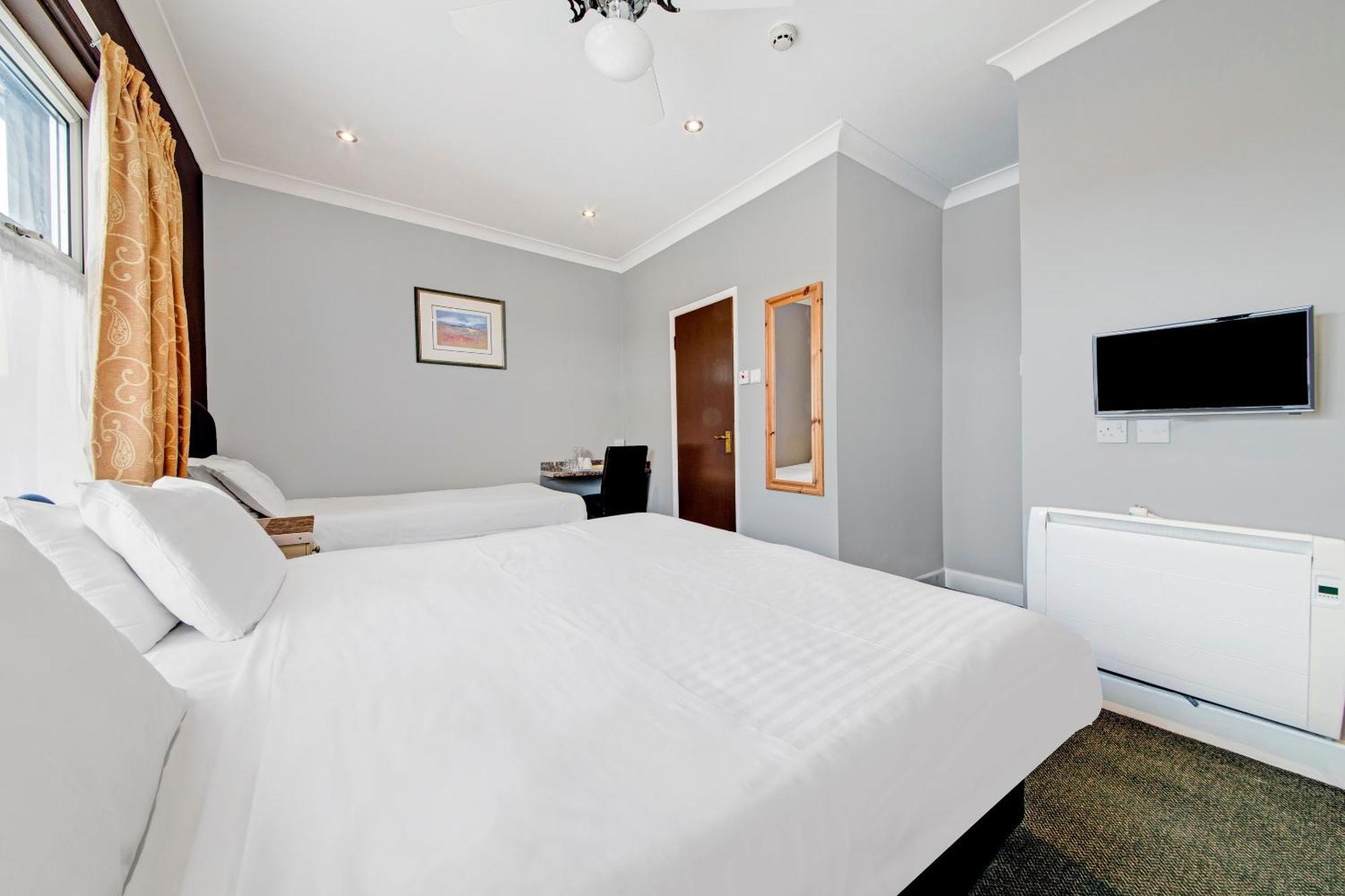 Oyo Bostons Manor Hotel, Hanwell London Greenford  Εξωτερικό φωτογραφία