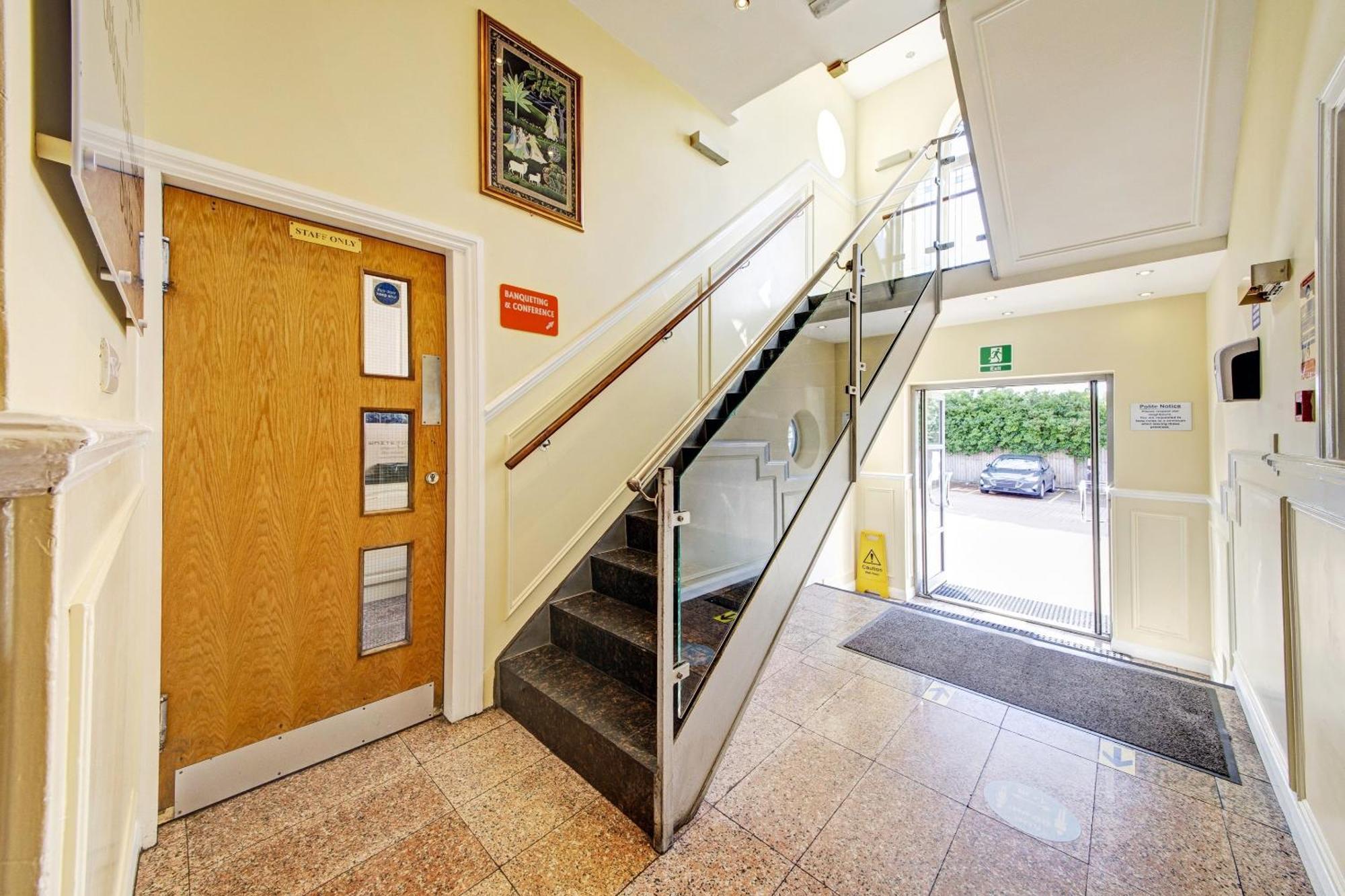 Oyo Bostons Manor Hotel, Hanwell London Greenford  Εξωτερικό φωτογραφία