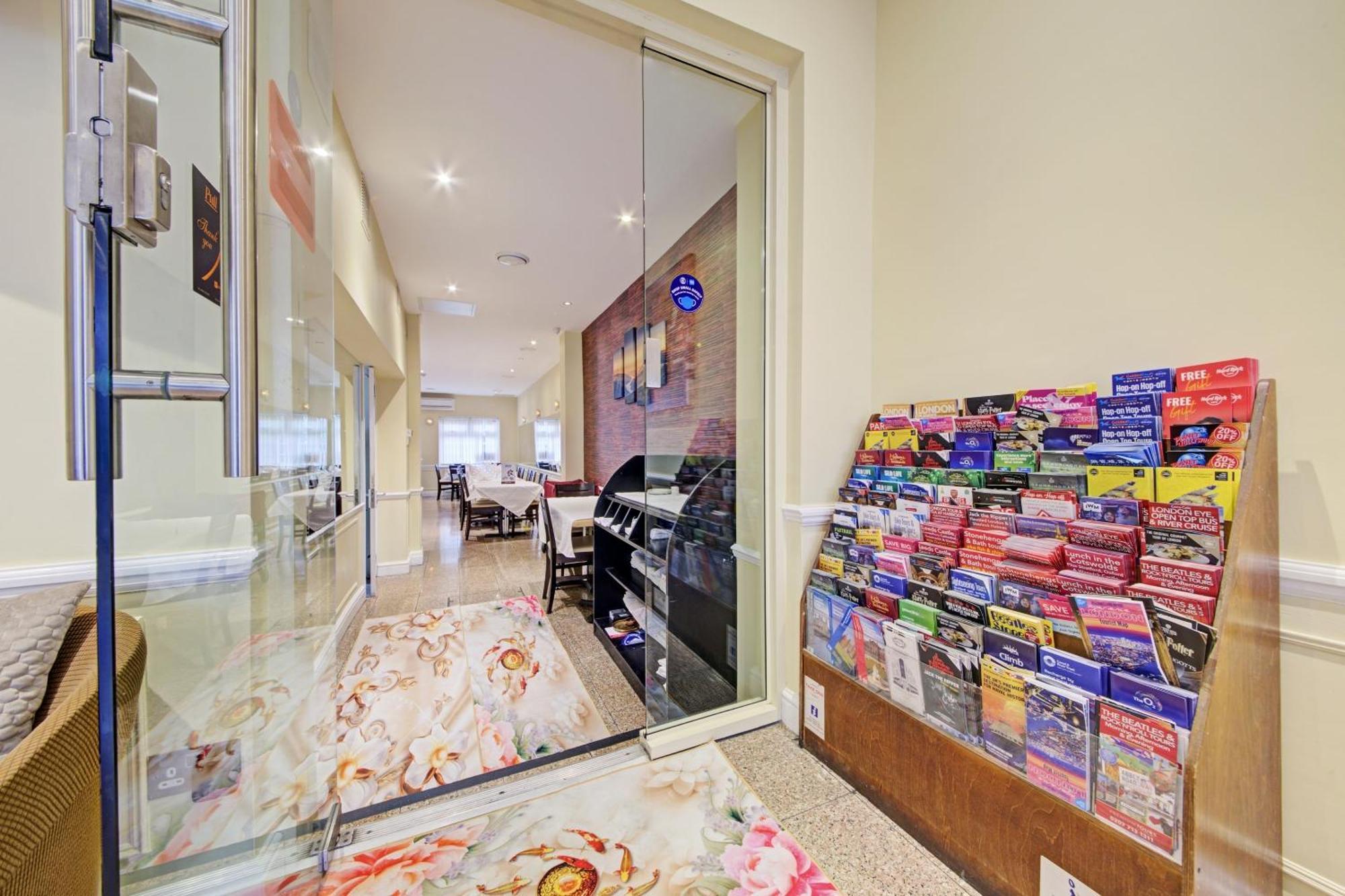 Oyo Bostons Manor Hotel, Hanwell London Greenford  Εξωτερικό φωτογραφία
