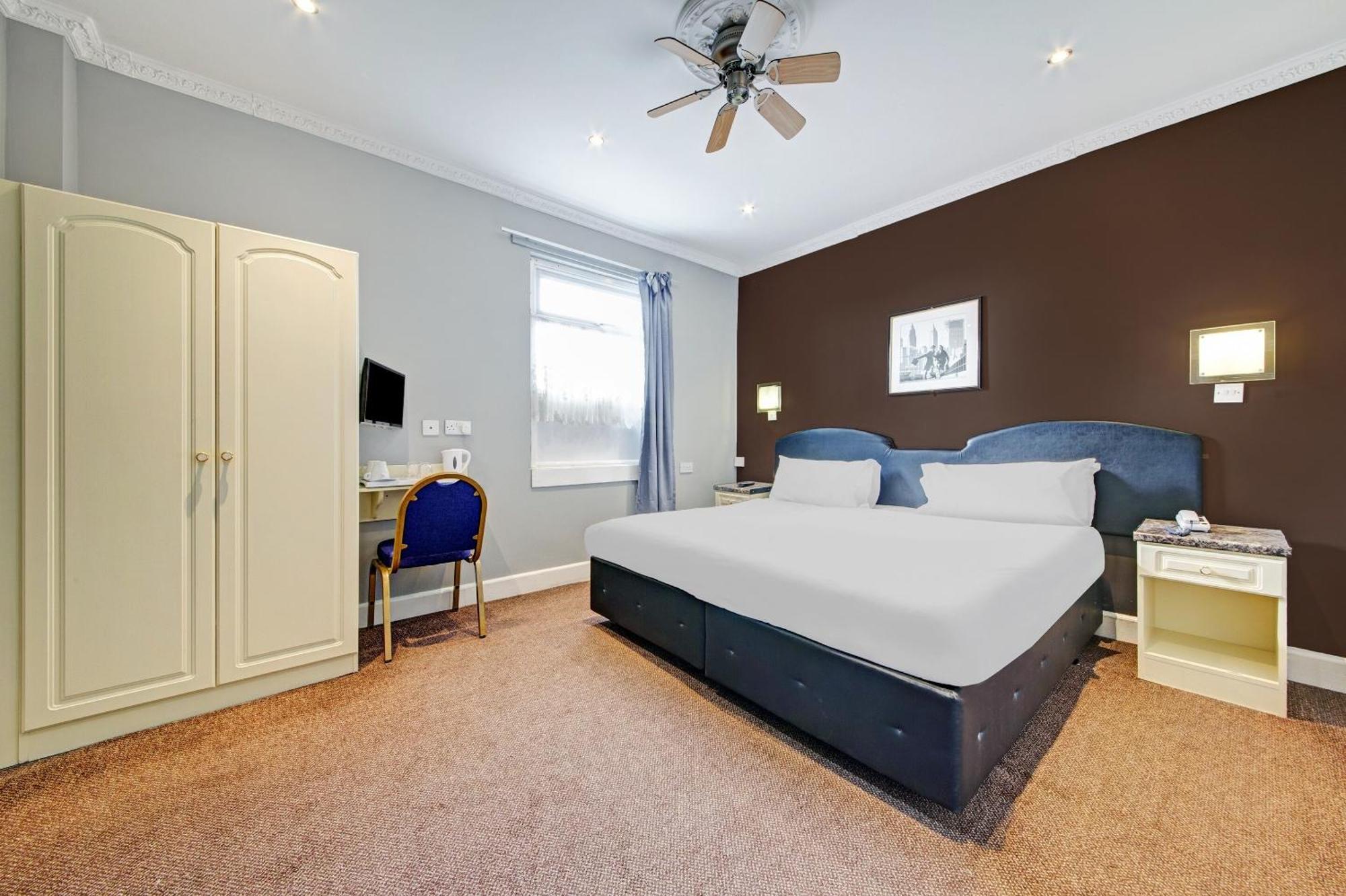 Oyo Bostons Manor Hotel, Hanwell London Greenford  Εξωτερικό φωτογραφία