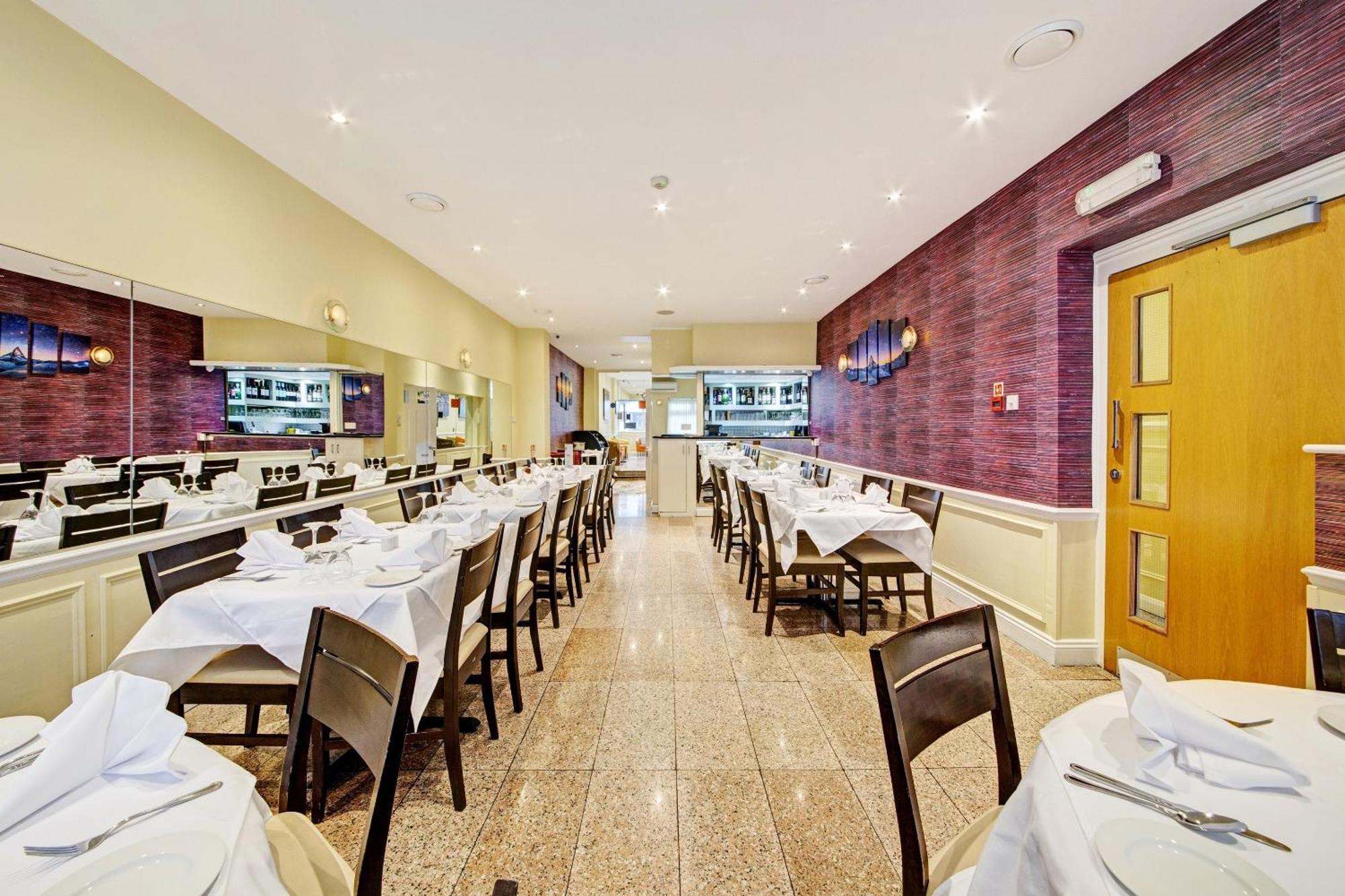Oyo Bostons Manor Hotel, Hanwell London Greenford  Εξωτερικό φωτογραφία