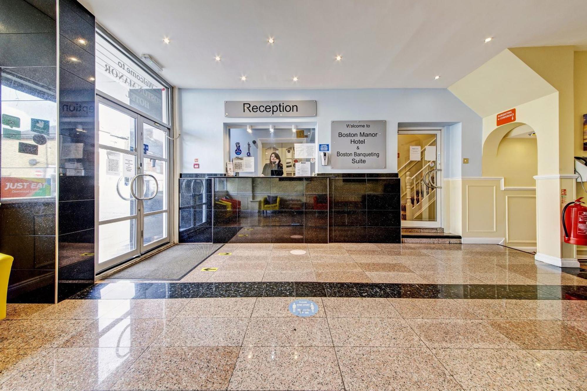 Oyo Bostons Manor Hotel, Hanwell London Greenford  Εξωτερικό φωτογραφία