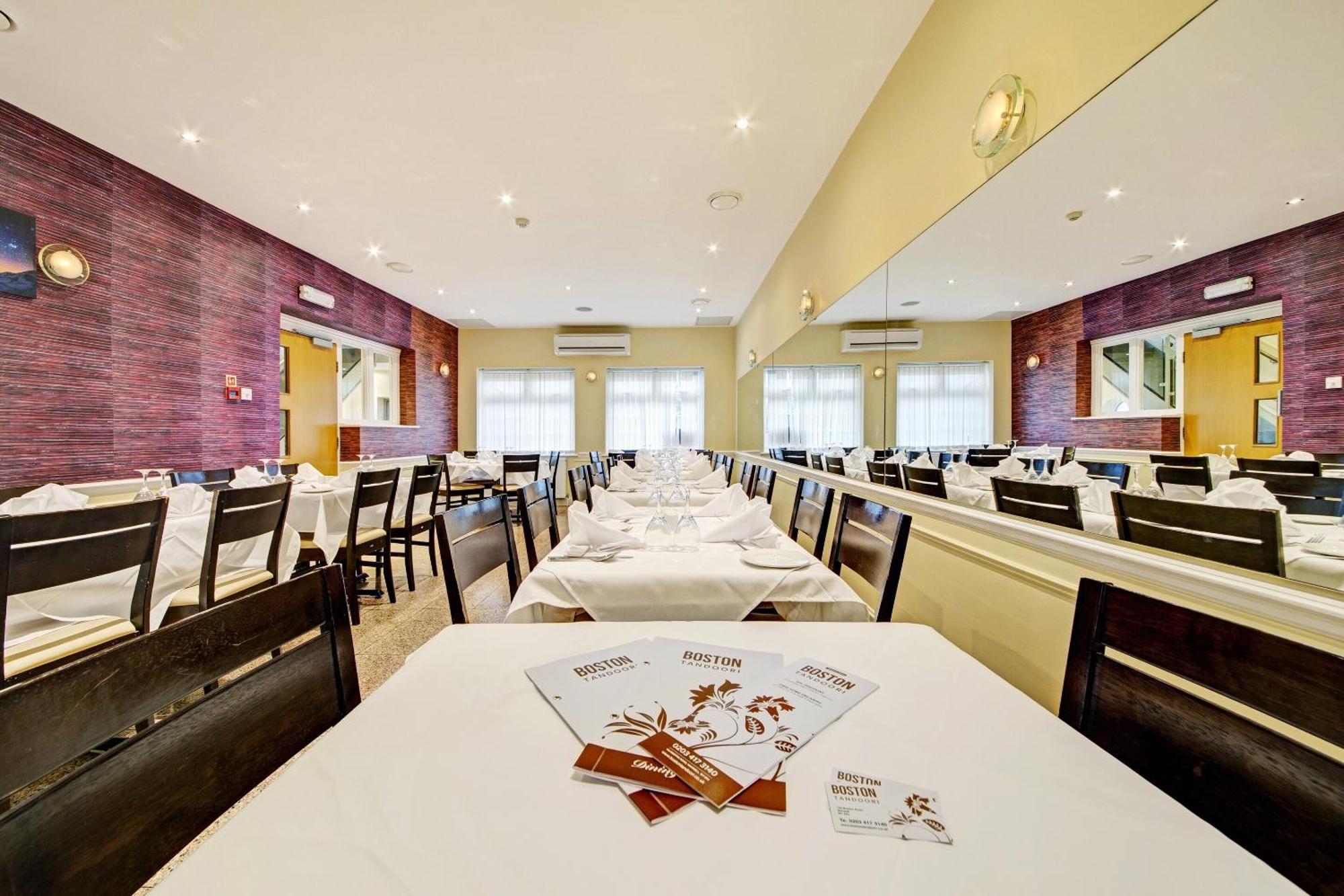 Oyo Bostons Manor Hotel, Hanwell London Greenford  Εξωτερικό φωτογραφία