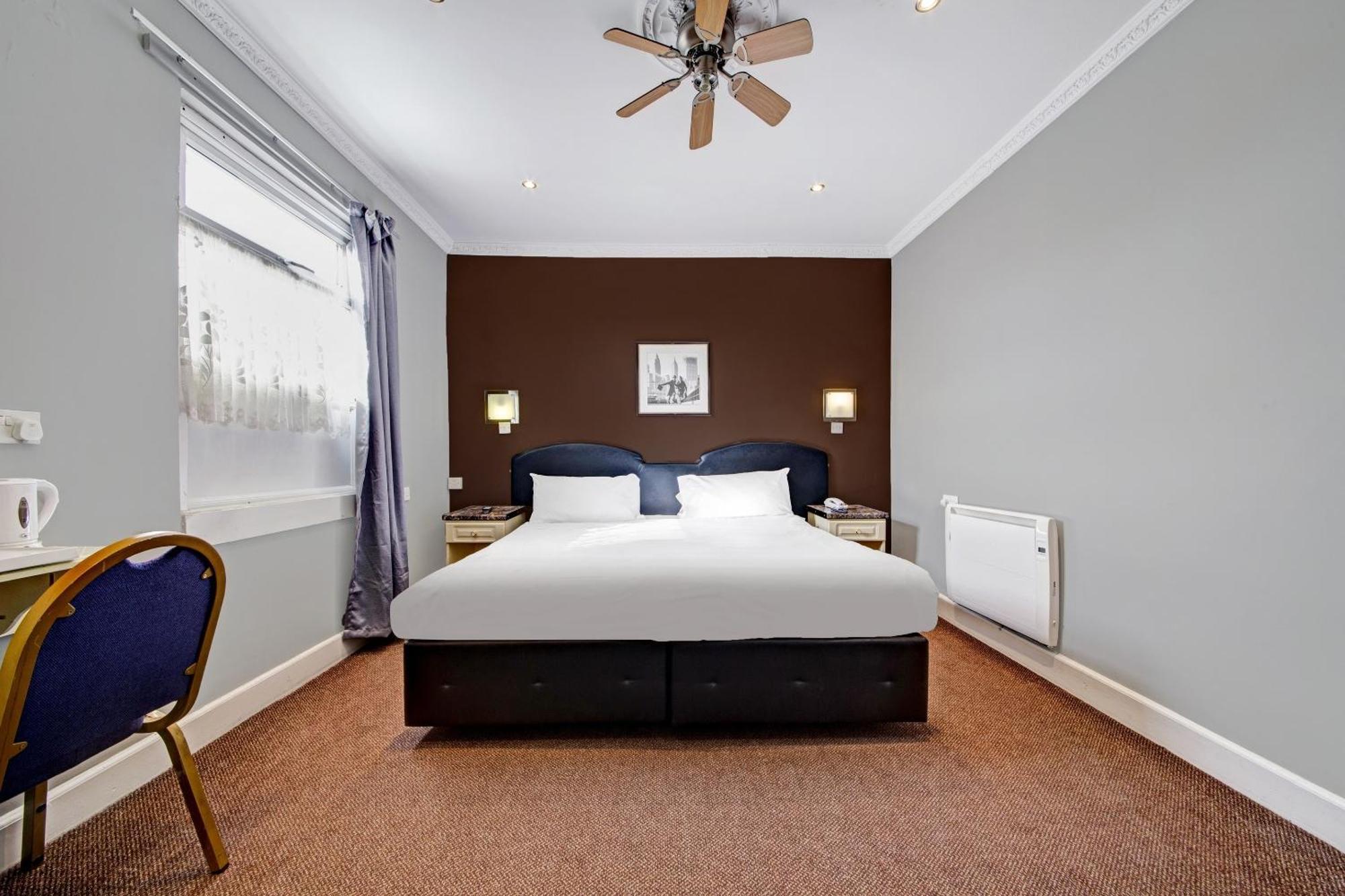 Oyo Bostons Manor Hotel, Hanwell London Greenford  Εξωτερικό φωτογραφία